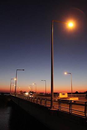 県央大橋から夕焼けの空