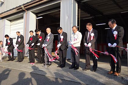 JAにいがた南蒲須田地区選果場でグルメゆうパック「加茂の梨　新高」の出発のテープカット