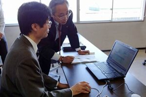 燕市が電子入札の一部導入を開始、19日午前9時半から市役所吉田庁舎で開札式を行ってインターネットを利用した第1号の入札