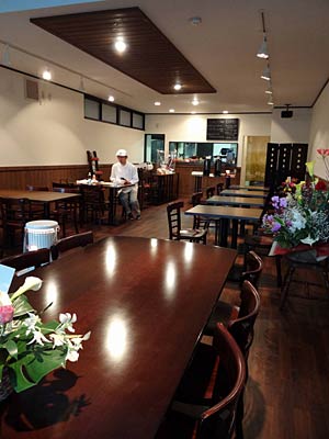 落ち着いた雰囲気の店内