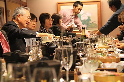 30日に嵐渓荘で開かれたワイン専門店「ミサキヤ」の「四季の和飲会」