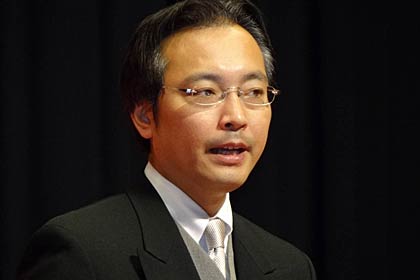 式辞を述べる国定市長