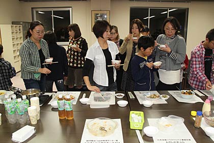 表彰式後はみんなで試食
