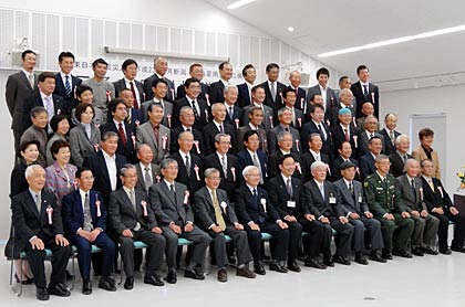 感謝状を受けた人で記念撮影