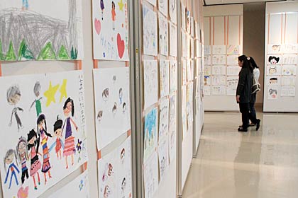 2階展示室で開かれたSmile Family作品展