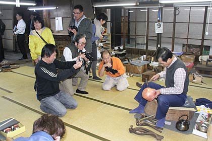 9、10の1泊2日で行われている燕・弥彦産業観光プレスツアーで玉川堂を見学
