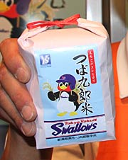 とくに予想外な売れ行きの450g のつば九郎米