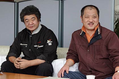 国定市長と歓談する塩野会長と田巻副会長