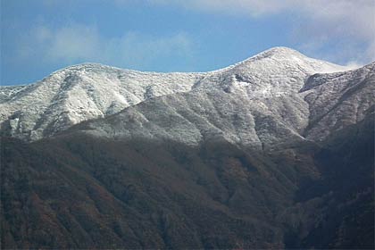 しただブログに掲載された粟ヶ岳の初冠雪
