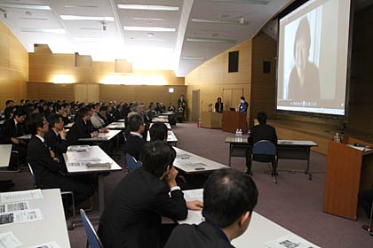 16日開かれた三条、十日町、見附の3市による「政策スペシャルライブ in 三条」