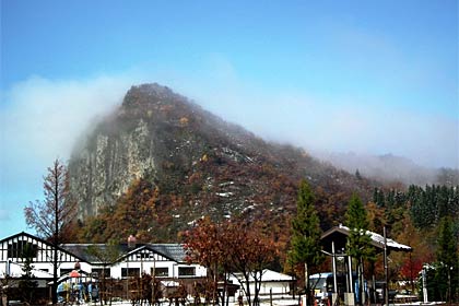 八木ヶ鼻にも所々に雪が見える