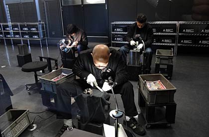 職人の作業をつぶさに観察できる