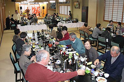 「いい夫婦の日」に天神屋会館で開かれた「いい夫婦の日の集い」