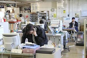 27日に燕市で分水小学校区をモデル地区に行われた避難訓練、開始当初の分水庁舎のようす