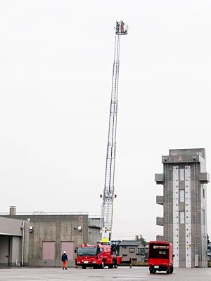 35.5mの最高の高さまで伸ばしたはしご