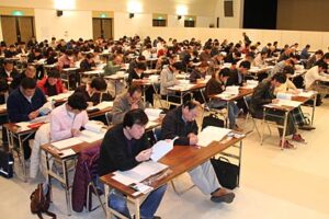 金属洋食器製造100年の記念行事の集大成で日本金属洋食器工業組合が3、4日と初めての「カトラリー検定」を実施、460人が受検