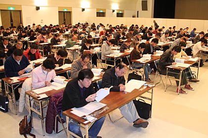 3日午前11時から行ったカトラリー検定は150人が受検