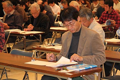 鈴木市長は公言通りテキストを開かずにたっぷり60分近く使って回答