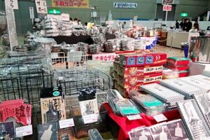 4日まで燕三条地場産業振興センターで開かれている「じばさん年末刃物特価市2011」