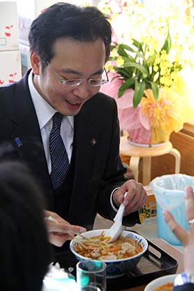 「中華そば」のあとに「もやしラーメン」も平らげた国定市長