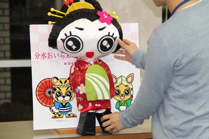 東京ヤクルトスワローズのファン感謝DAYに燕市が出店するのに間に合わせようと急きょ作成した「きららん」の手作りぬいぐるみ
