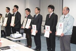 燕三条地場産センターで燕三条地域からグッドデザイン賞を受けた6社の7件のプレゼンテーション、審査員による特別講演会、グッドデザインディスカッションも