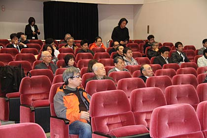  主要試写会の客席のようす