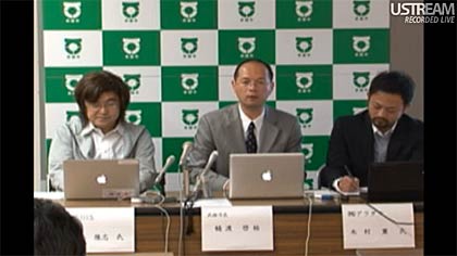 14日午後4時から行われた「F＆B良品ホールディングス」設立に伴う記者会見、中央が武雄市の樋渡啓祐市長