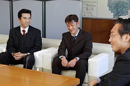 条南小が7・13水害で受けた被害やバザーをチャリティーにした経緯などを話す