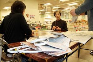 燕三条駅の「燕三条Wing」リニューアルオープン1周年記念のミニイベント、18日もものづくり体験教室や地元特産品の試食販売会