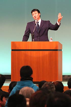 会場からの質問に答える与田さん