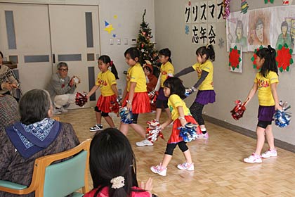 分水児童館の子どもたちによる「童楽夢」のダンス
