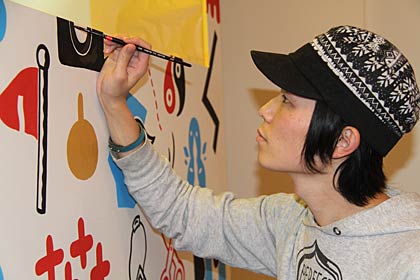壁へのイラストを依頼してくれた夫婦の思いに「心が震えました」と話す力石さん