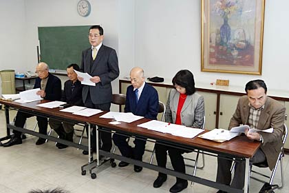 27日行われた「小中一体校の問題を考える会」と「私たちの三条市をつくる市民の会」の記者会見