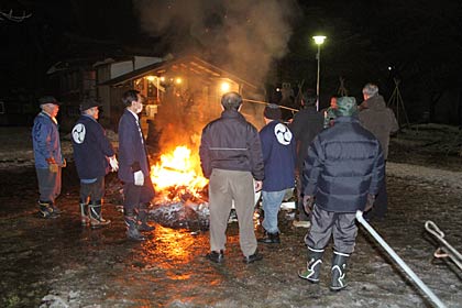 大みそかの燕市・金山神社