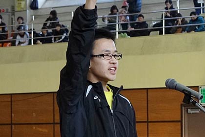 開会式で渡辺哲也選手の選手宣誓