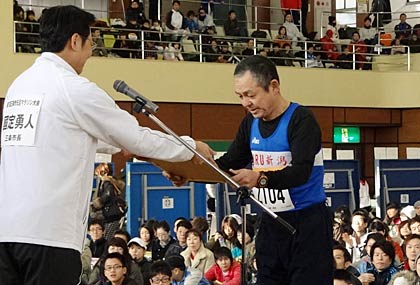 40回表彰を受ける安田武至さん