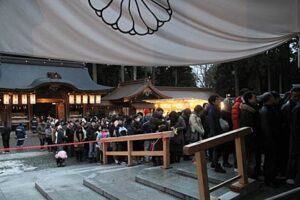正月三が日の県央地域はまずまずの天気、3日は青空ものぞいて初詣もにぎわう