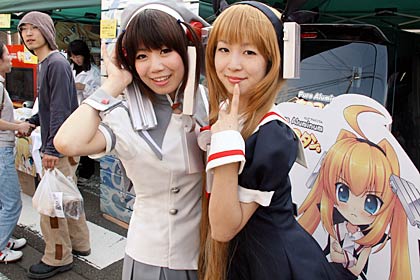 昨年10月の三条マルシェでマルダイにブースに登場した「すのこタン。」のコスプレ
