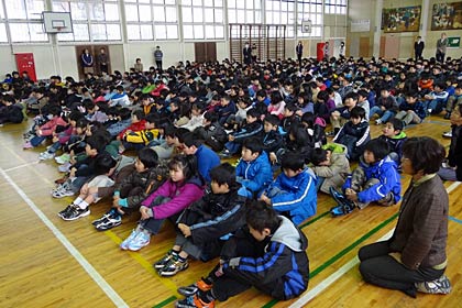 裏館小学校で行われた3学期の始業式