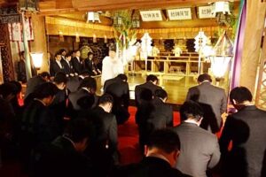 加茂青年会議所が青海神社で2012年度1月例会、ことしも神事を行って事業の無事達成や会の発展を願って1年を始める