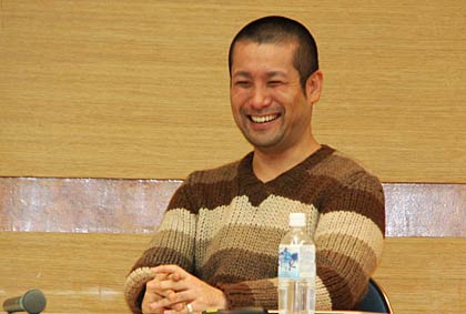 国定市長の発言に笑顔の山崎さん