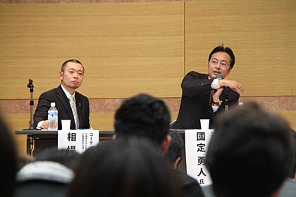 コーディネーターを努めた三条市歴史文化担い手育成会の相場会長(左)と国定市長(右)