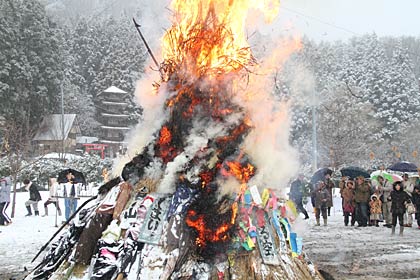 燃え盛る塞の神