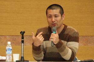 13日開かれた「三条まちなかトークライブ」の講師、山崎亮さん