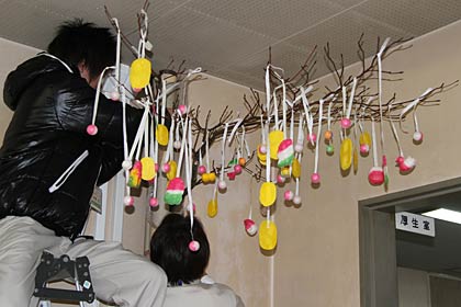 入り口の上に設置して完成