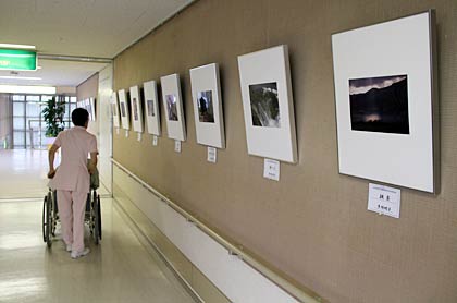 2月2日まで済生会三条病院で開かれている「山田昌男プロ」の写真技法講座生作品展