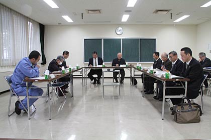 23日開かれた第2回燕市特別職報酬等審議会