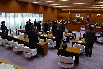 上程された8件をすべて賛成多数で同意