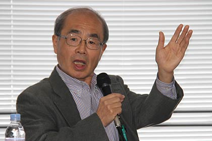 作品解説会の講師、松浦靖さん
